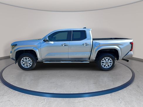 Certified 2024 Toyota Tacoma SR5 AWD/4WD image 8