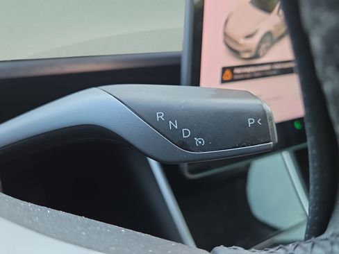 Used 2021 Tesla Model Y Long Range AWD/4WD image 32