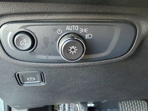 Used 2024 GMC Terrain SLE AWD/4WD image 8