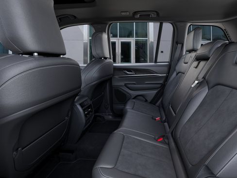 New 2026 Jeep Grand Cherokee Altitude RWD image 23
