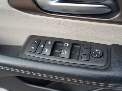 Used 2021 Chrysler Voyager Lxi FWD image 12