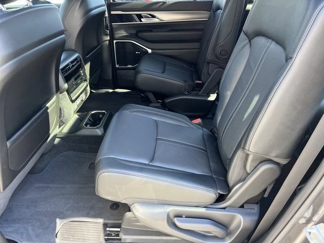 New 2026 Jeep Grand Wagoneer Limited AWD/4WD image 16