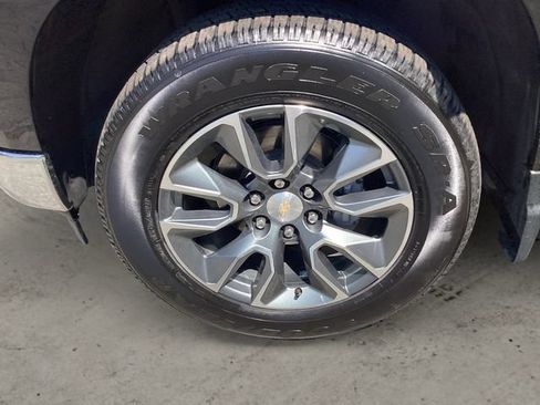 Used 2025 Chevrolet Silverado 1500 LT AWD/4WD image 14