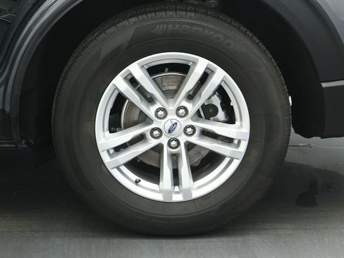 Certified 2023 Ford Explorer XLT RWD image 24