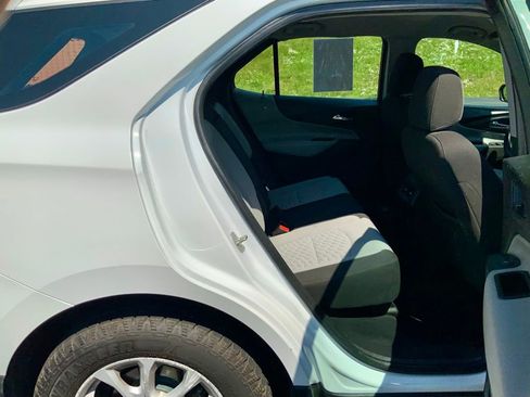 Used 2019 Chevrolet Equinox LS AWD/4WD image 25