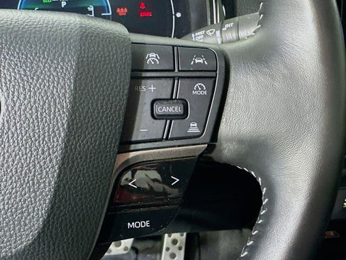 Used 2025 Toyota Camry SE image 23