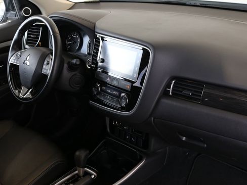 Used 2017 Mitsubishi Outlander SEL FWD image 41