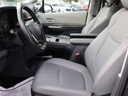 Used 2023 Toyota Sienna XLE FWD image 13