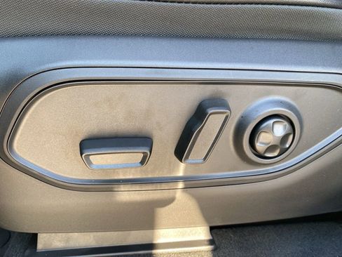 New 2025 Jeep Grand Cherokee Limited w/ Black Appearance Package image 21