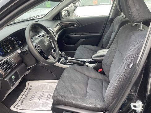 Used 2017 Honda Accord Hybrid Sedan image 9