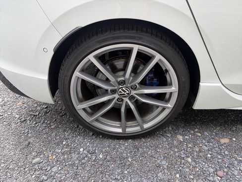 Used 2024 Volkswagen Golf R AWD/4WD image 13
