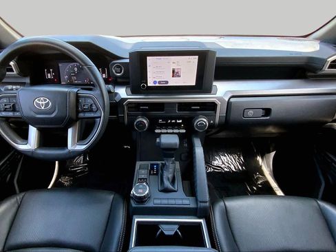 Used 2025 Toyota 4Runner SR5 AWD/4WD image 15