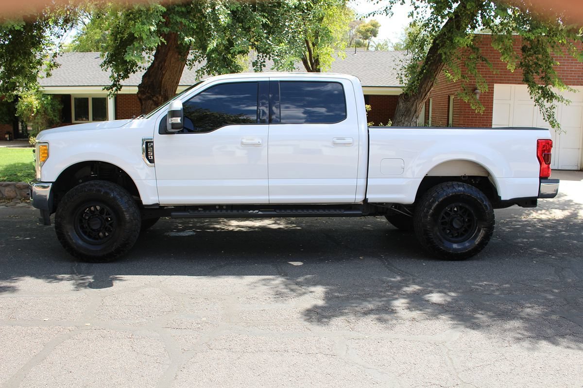 Used 2017 Ford F250 Lariat w/ Lariat Value Package AWD/4WD image 2