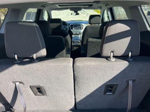 Used 2022 GMC Acadia SLE w/ Driver Convenience Package image 13