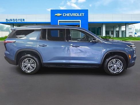 Used 2024 Chevrolet Traverse LT w/ Enhanced Driving Package image 8