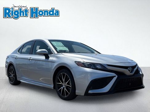 Used 2024 Toyota Camry SE FWD image 10