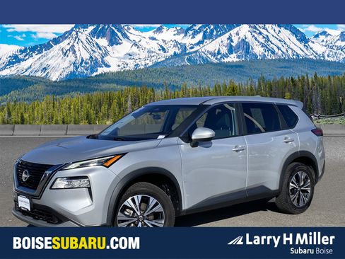 Used 2023 Nissan Rogue SV image 1