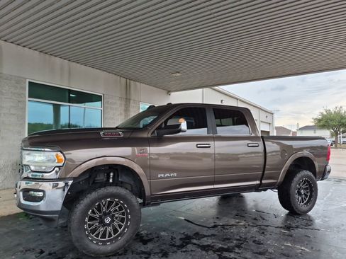 Used 2021 RAM 2500 Laramie AWD/4WD image 2