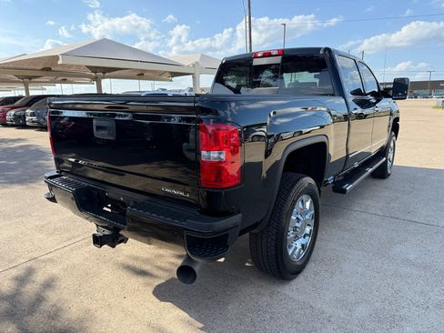 Used 2017 GMC Sierra 2500 Denali w/ Duramax Plus Package AWD/4WD image 7
