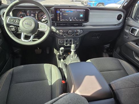 Used 2025 Jeep Wrangler Unlimited Sahara AWD/4WD image 13