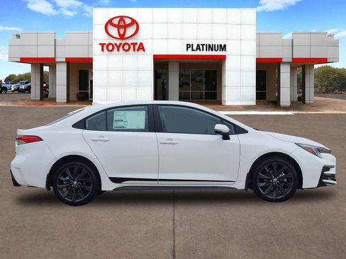 New 2026 Toyota Corolla SE image 3