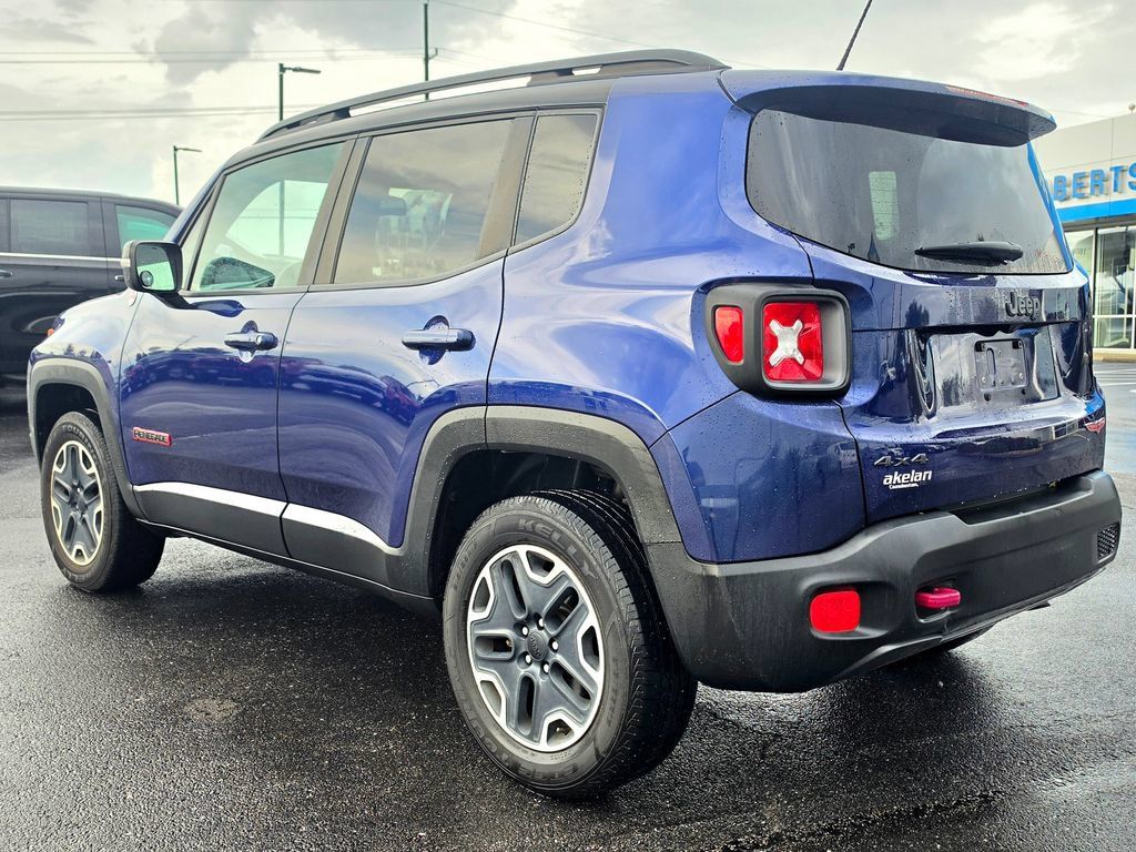 Used 2017 Jeep Renegade Trailhawk w/ Premium Trailhawk Package AWD/4WD image 4
