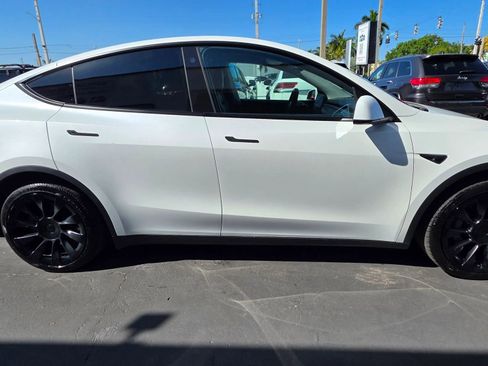 Used 2021 Tesla Model Y Long Range image 4