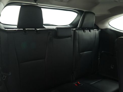 Used 2023 Toyota Highlander XLE image 12