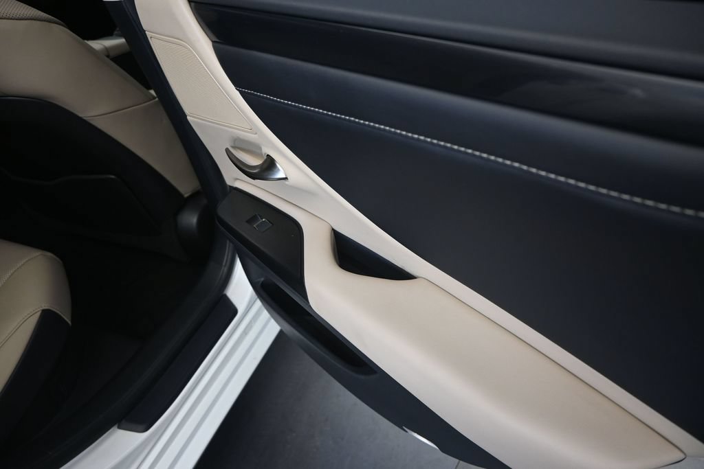 Certified 2021 Lexus ES 300h w/ Accessory Package FWD image 21