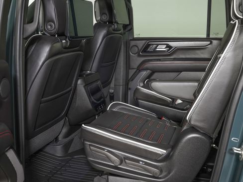 Used 2026 GMC Yukon XL AT4 Ultimate w/ LPO, Illumination Package AWD/4WD image 16