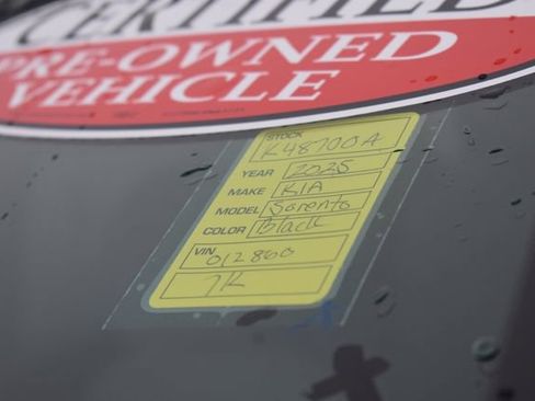 Used 2025 Kia Sorento S image 36