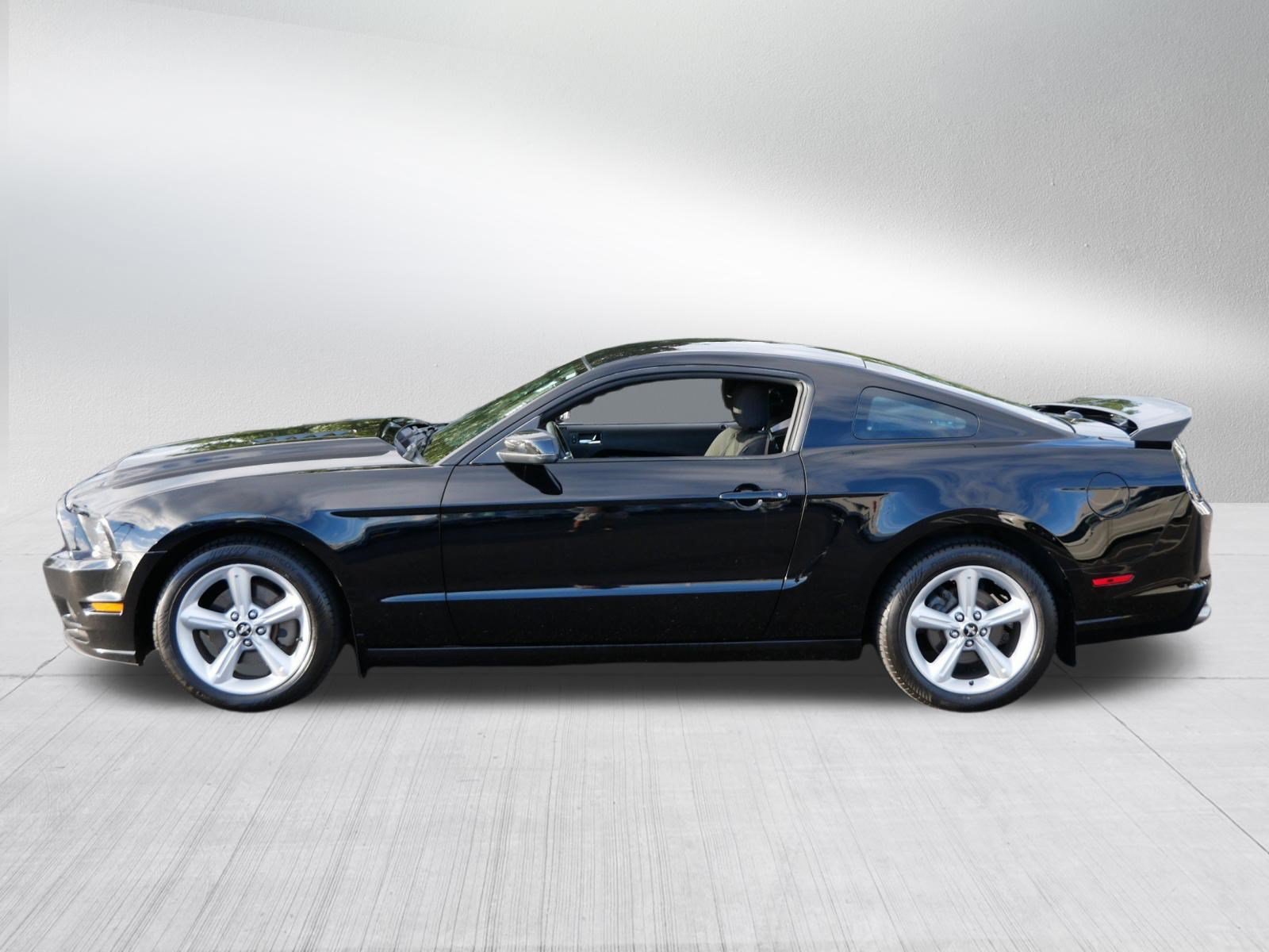 Used 2014 Ford Mustang Premium RWD image 4