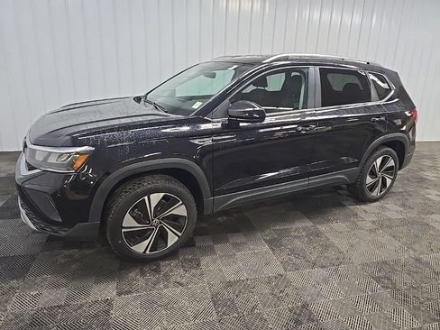 Used 2023 Volkswagen Taos SE AWD/4WD image 6