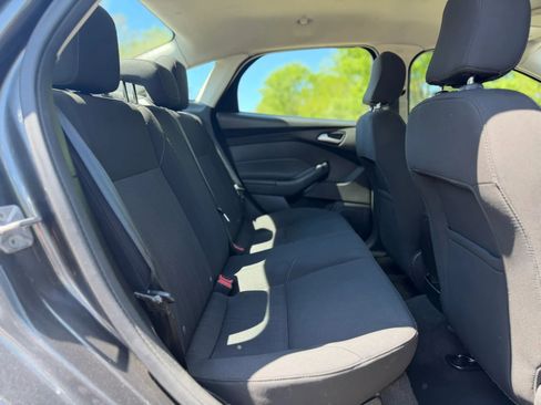 Used 2016 Ford Focus SE w/ Reverse Sensing Package image 34