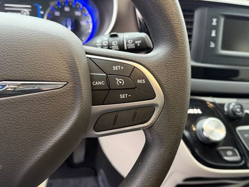 Used 2017 Chrysler Pacifica LX w/ Tire & Wheel Group image 15