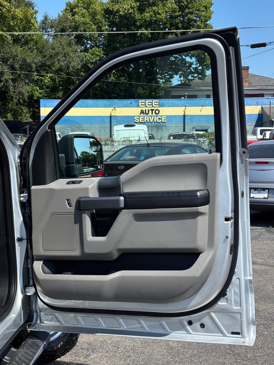 Used 2018 Ford F150 XLT w/ Equipment Group 302A Luxury AWD/4WD image 17