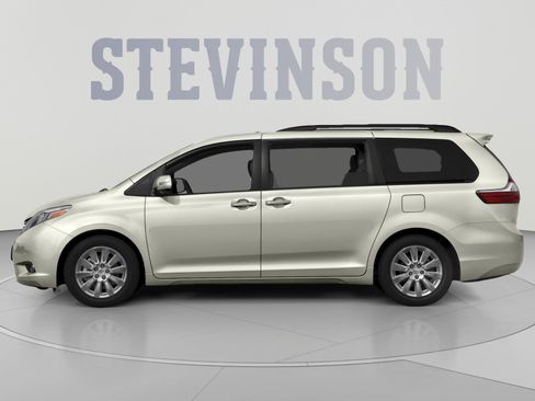 Used 2017 Toyota Sienna XLE Premium FWD image 3