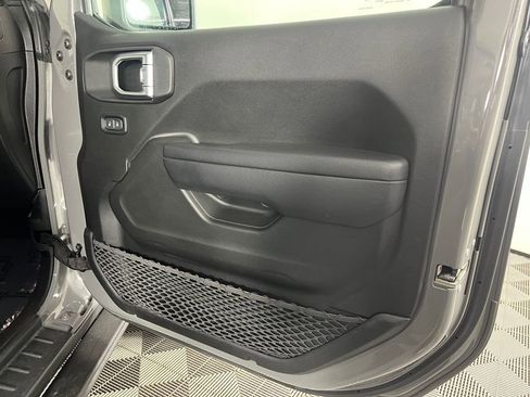 Used 2023 Jeep Wrangler Unlimited w/ Sun & Screen Package image 16