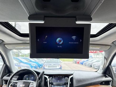 Used 2017 Cadillac Escalade ESV Premium Luxury AWD/4WD image 25