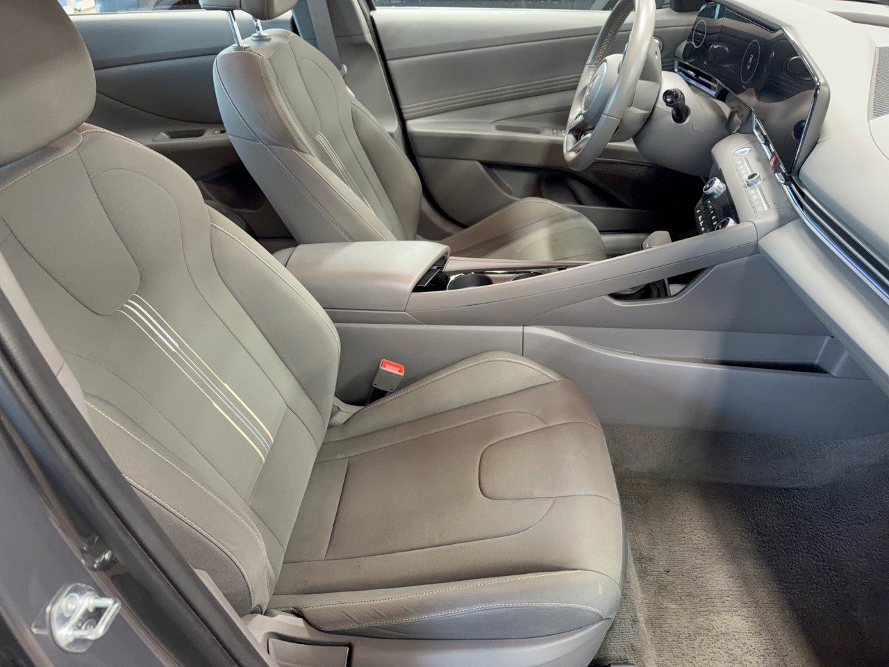 Used 2025 Hyundai Elantra SEL FWD image 30