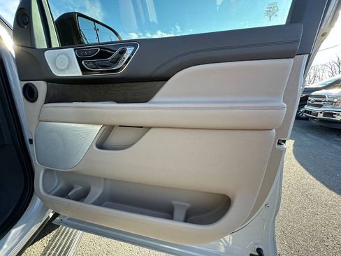 Used 2023 Lincoln Navigator Reserve AWD/4WD image 16