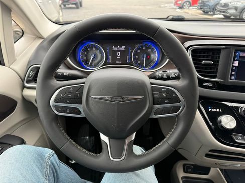Used 2023 Chrysler Voyager LX FWD image 27