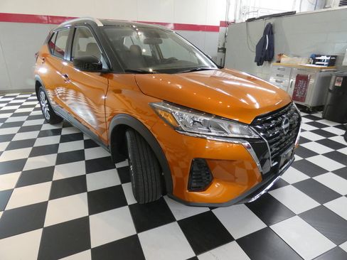 Used 2024 Nissan Kicks SV FWD image 3