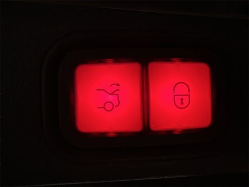 Used 2017 Mercedes-Benz E 300 4MATIC image 21