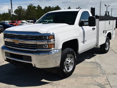 Used 2018 Chevrolet Silverado 2500 W/T RWD image 3