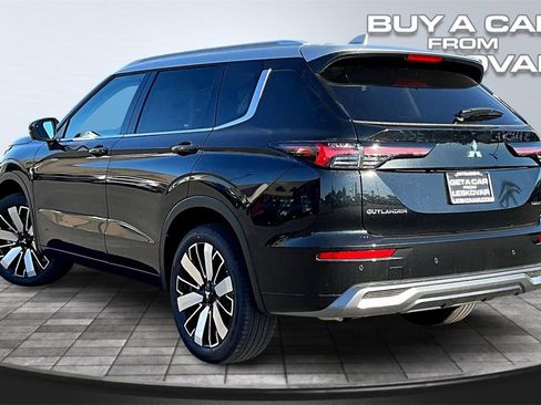 New 2025 Mitsubishi Outlander AWD image 3