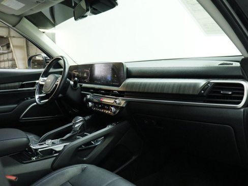 Used 2023 Kia Telluride EX w/ EX Captain's Chair Package FWD image 21