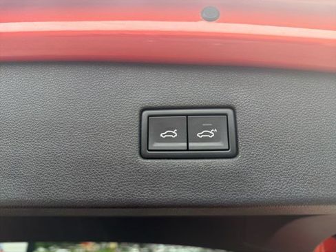 Used 2018 Volkswagen Tiguan SEL Premium w/ R-Line Package FWD image 13
