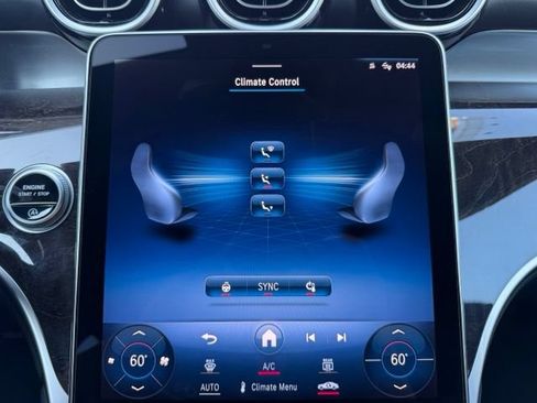 Used 2024 Mercedes-Benz GLC 300 4MATIC w/ Advanced USB Package image 18