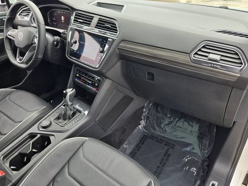 Certified 2024 Volkswagen Tiguan SEL R-Line AWD/4WD image 18